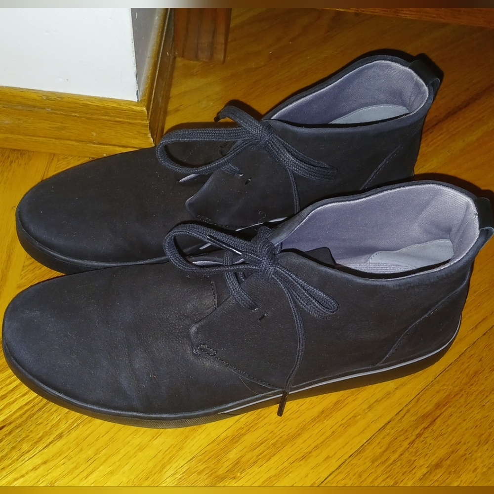 Clarks Lightweight Lace Up Low Boots Shoes Women Size 9.5 New Condition